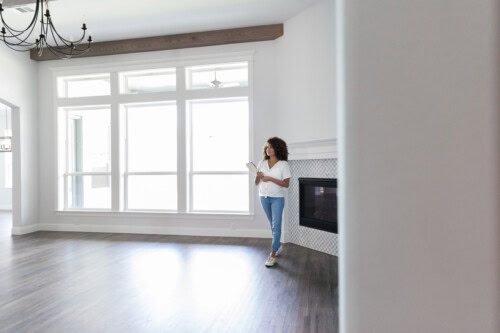 New real estate agent contemplates what to do after getting a real estate license