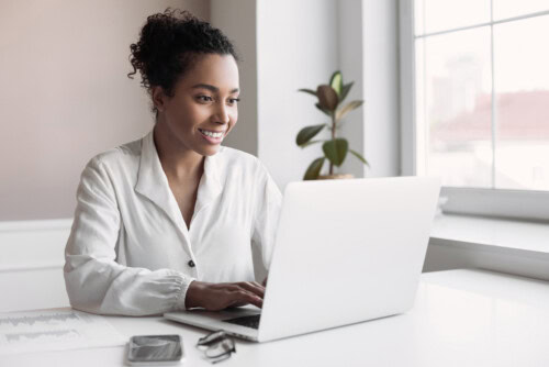 real estate agent writes real estate blogs