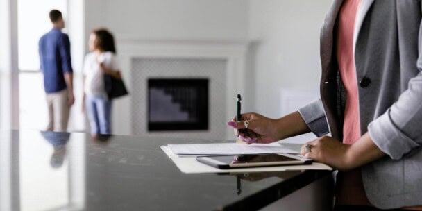 Exploring Flat Fee vs. Percentage-Based Commission Models in Real Estate
